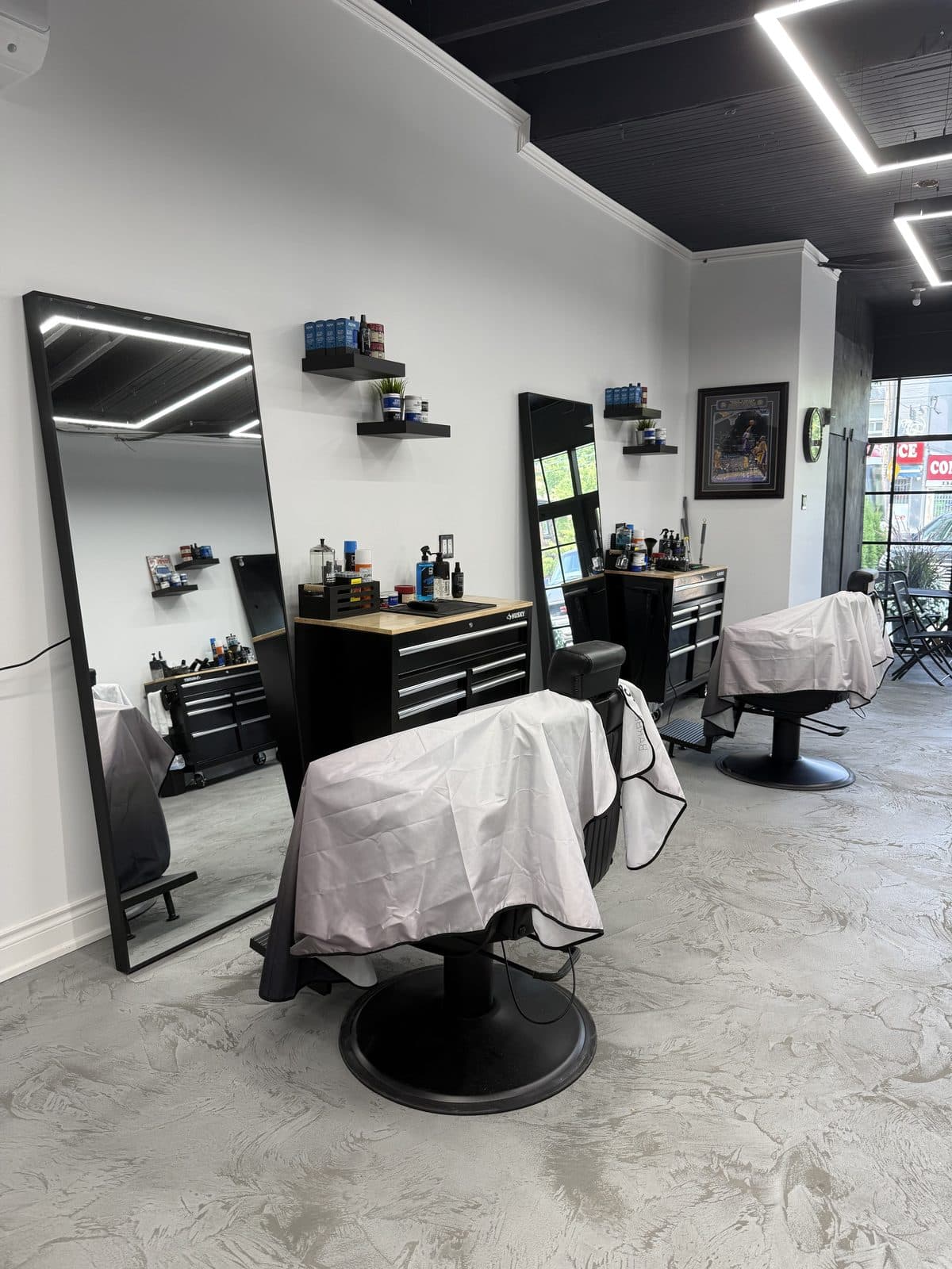 Corner Chair barber stations with mirrors and chairs